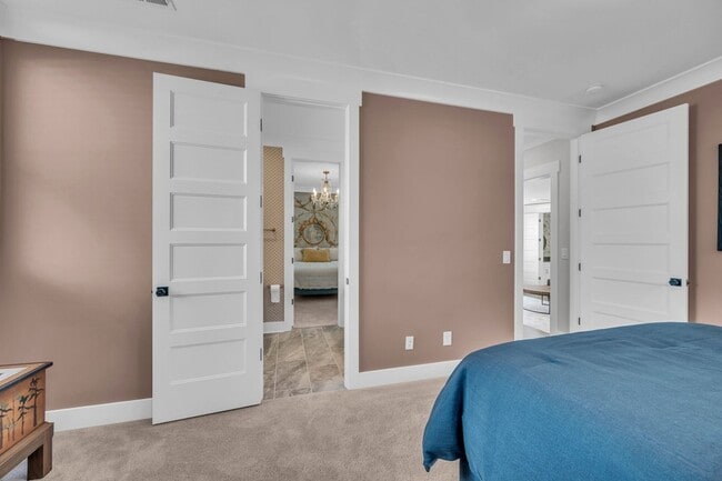 Building Photo - 5045 Kathryn Ave