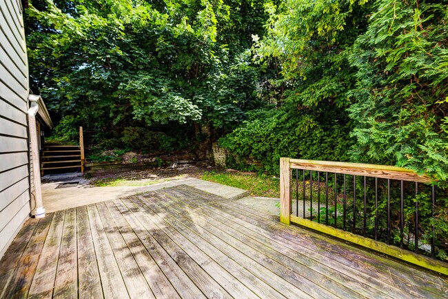 Building Photo - AVAILABLE AUGUST 2026 - Beautiful 3 Bedroom Home w/ OFF-STREET PARKING & Deck!