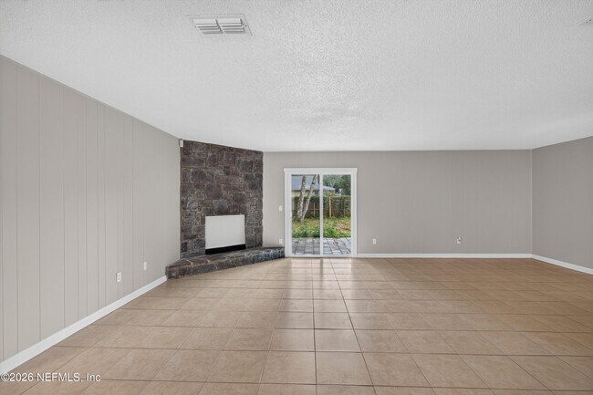 Building Photo - 1040 Willow Cove Ct E