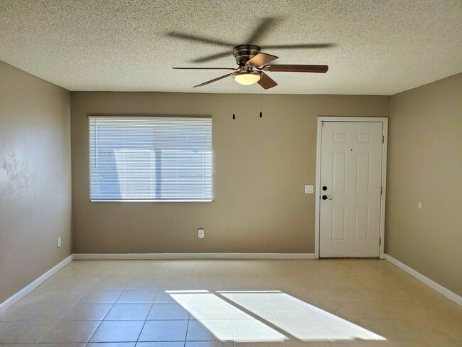 Building Photo - Nice 2-Story 2-Bedroom Condo Available in Grand Terrace!