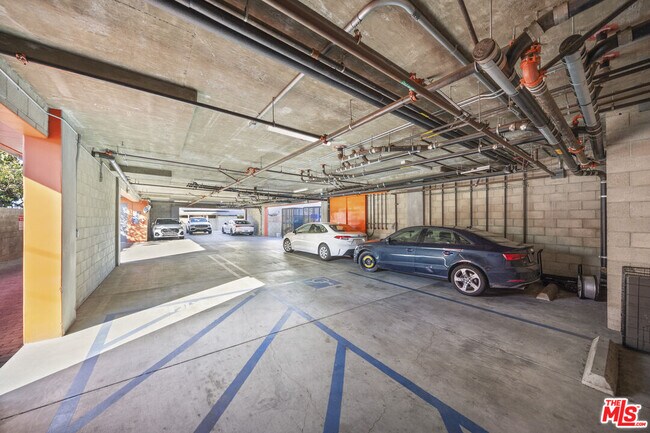 Building Photo - 1229 S Kingsley Dr