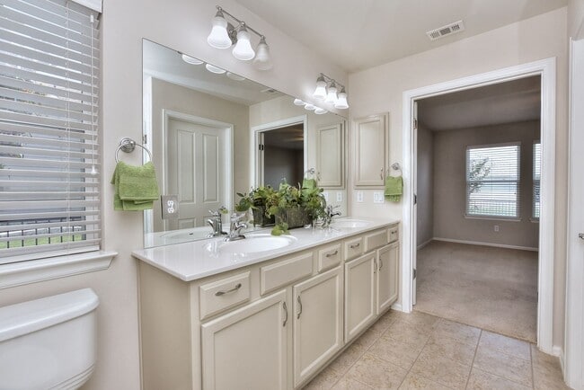 Building Photo - 305 Barrington Farm Ct