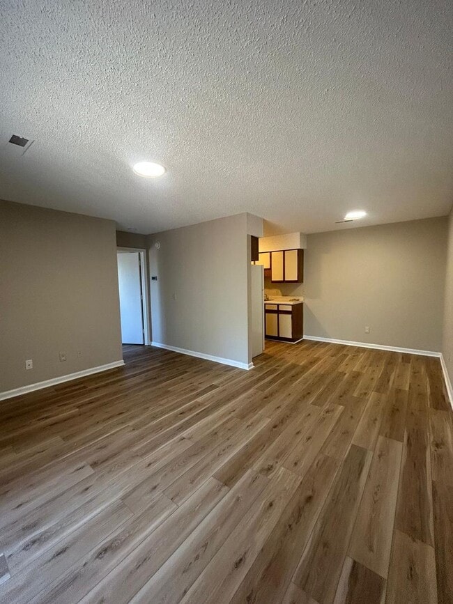 Building Photo - Comfort & Convenience at Westfield Gardens Lexington - 357G