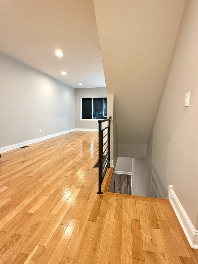 Building Photo - 2535 S Sartain St