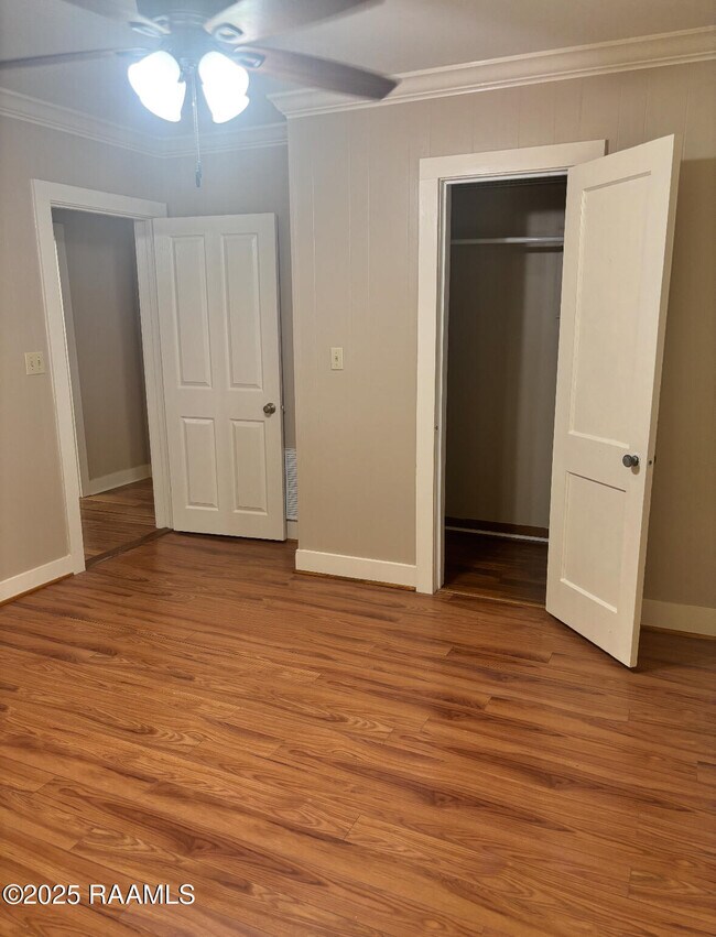 Building Photo - 121 Oak Crest Dr