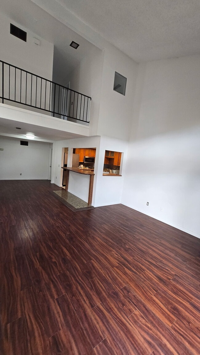 Building Photo - 3763 Via Del Bardo