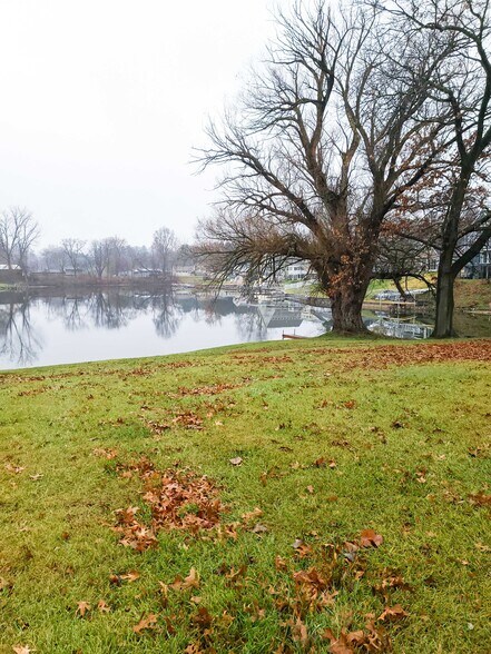 Building Photo - 2359 Old Iroquois Trl