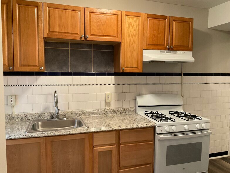 Building Photo - 2511 S 61st St