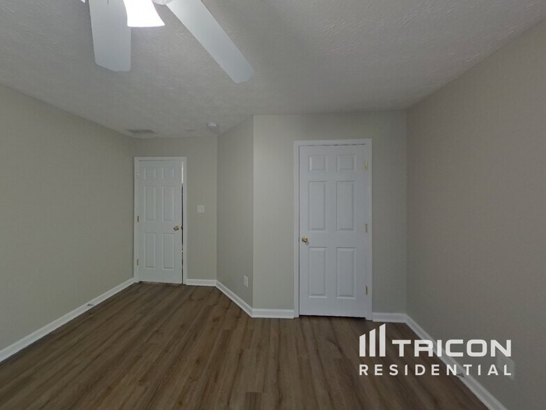Building Photo - 733 Winbrook Dr