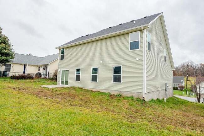 Building Photo - 128 Alumni Dr