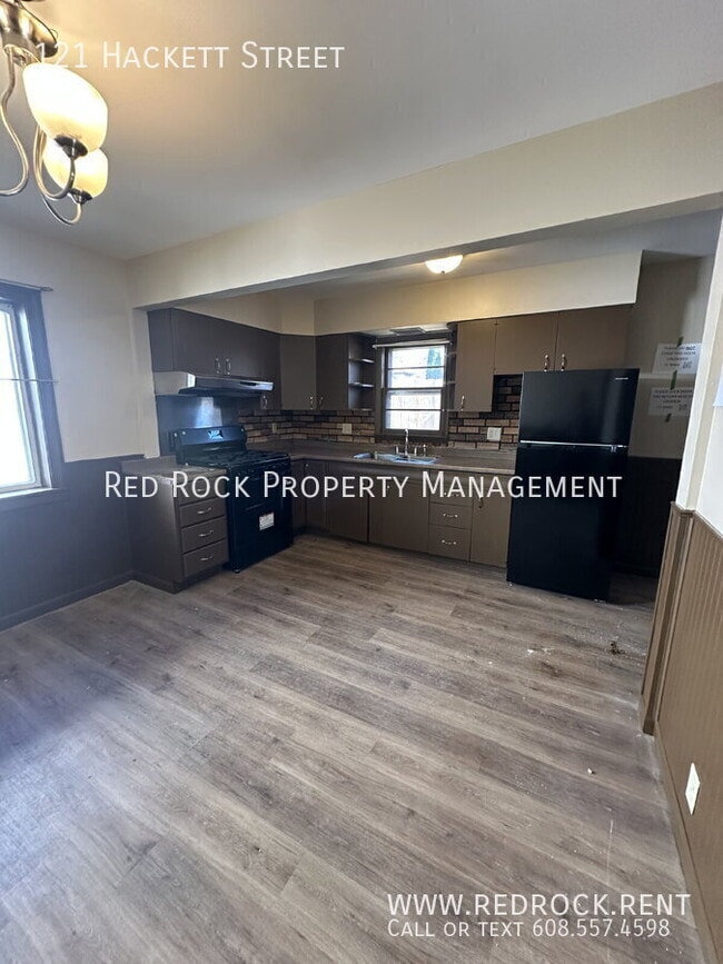 Building Photo - 121 Hackett St