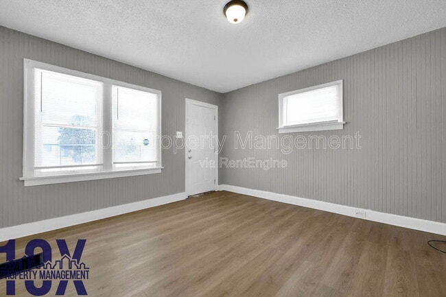 Building Photo - 1097 E 21st Ave