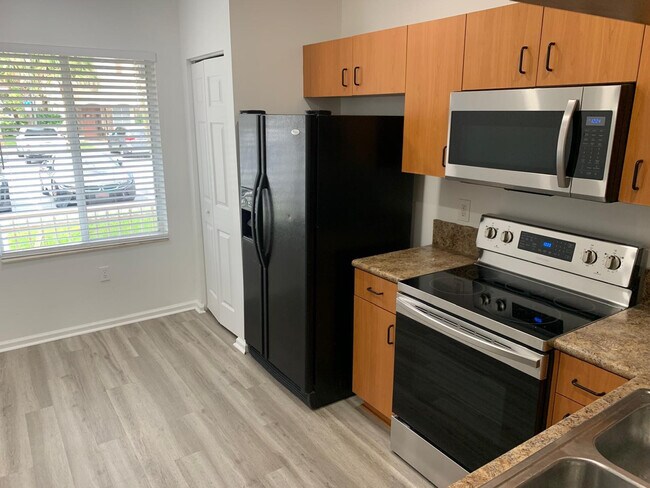 Building Photo - 2663 SW 82nd Ave