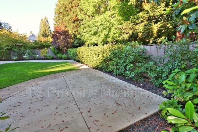 Building Photo - 2696 Prestwick Dr