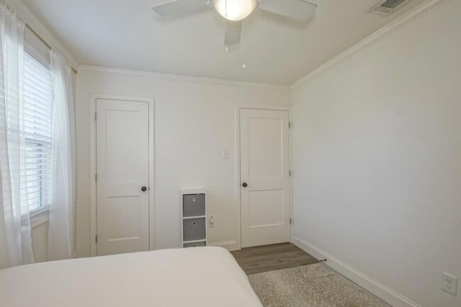 Building Photo - 704 Metairie Lawn Dr