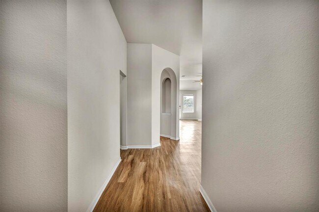 Building Photo - 216 Meadowside Dr