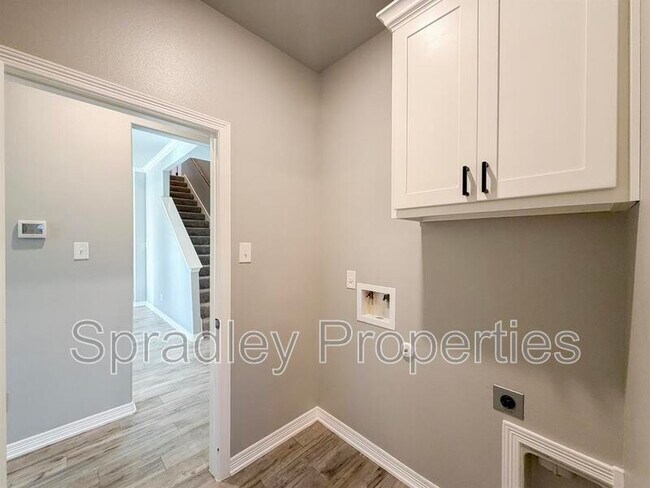 Building Photo - 6125 Modena Dr