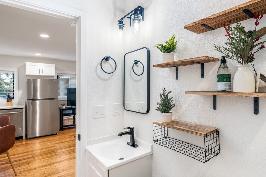 Building Photo - 12729 Evanston Ave N