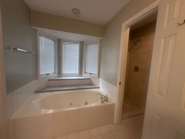 Building Photo - 1002 Juniper Springs Dr