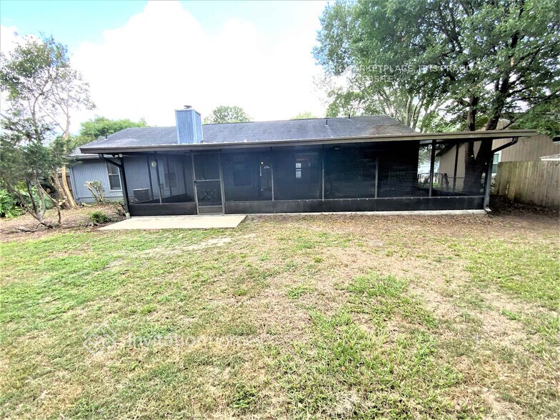 Building Photo - 10206 Walnut Bend N