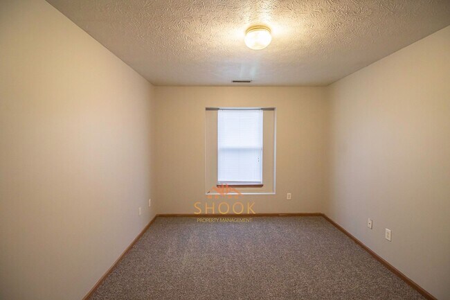 Building Photo - 3525/3527 E Thornhill Circle