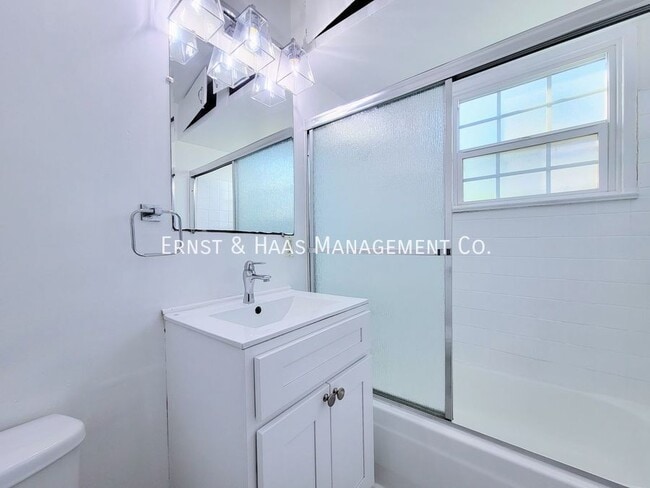 Building Photo - 244 1/2 E. 56th St.-