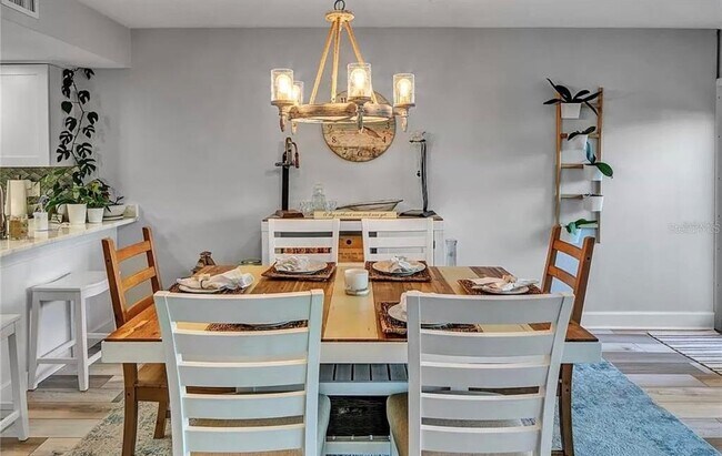 Building Photo - 661 Poinsettia Ave