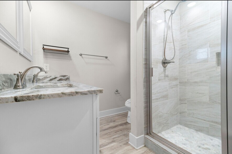 Building Photo - 13050 Hartung Ave