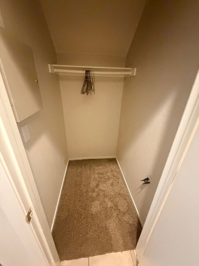 Building Photo - 3 bedroom with loft home in North Las Vegas!