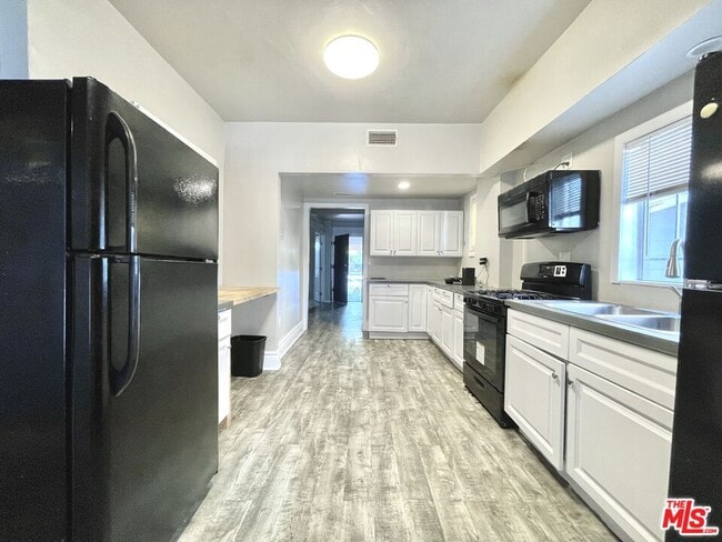 Building Photo - 1196 W 36th St