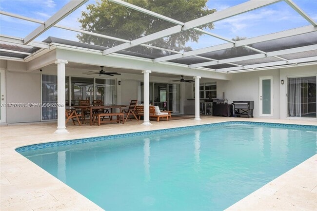 Building Photo - 608 1st Key Dr