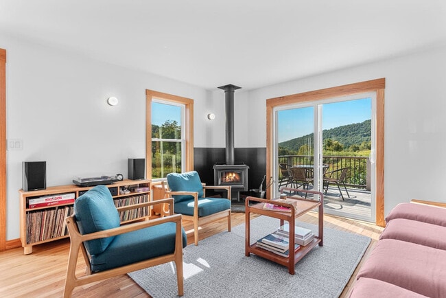 Building Photo - 2697 Chambers Hollow Rd