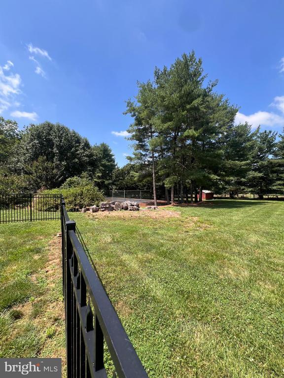 Building Photo - 245 Treeline Dr