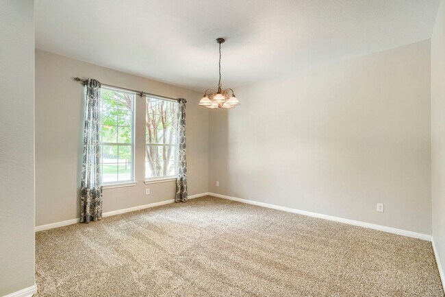 Building Photo - First time rental! Large home!