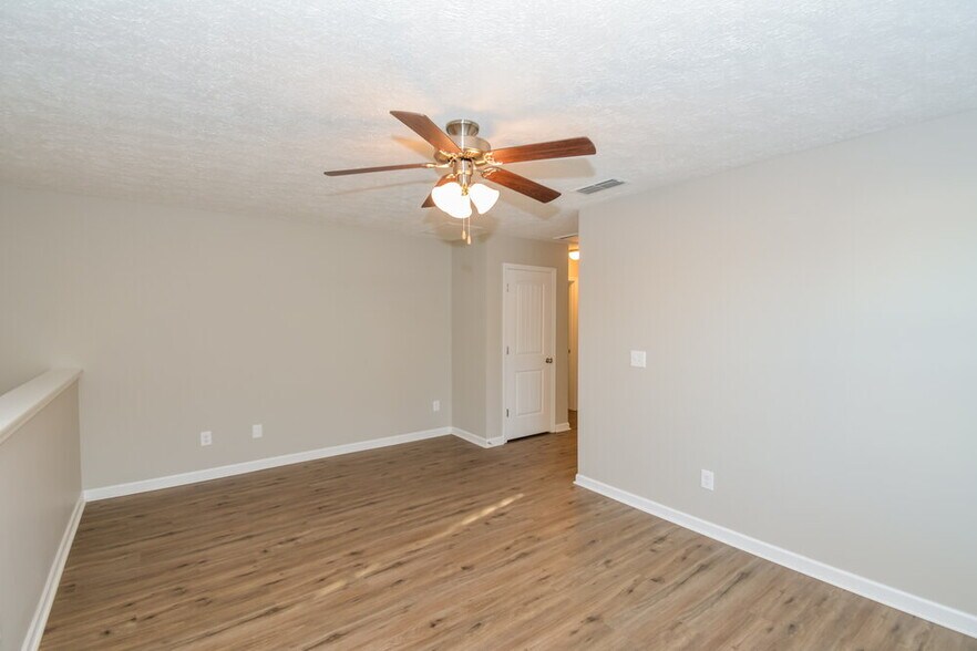 Building Photo - 922 Caveat Cir