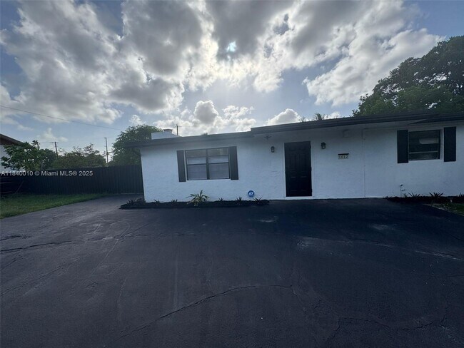 Primary Photo - 1012 SW 25th Ave