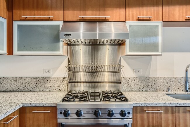 Building Photo - Gorgeous 2 Bed Unit @ The Gallery - Belltown Living at its Finest!