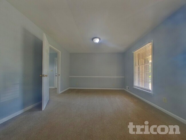 Building Photo - 490 Rocky Creek Dr