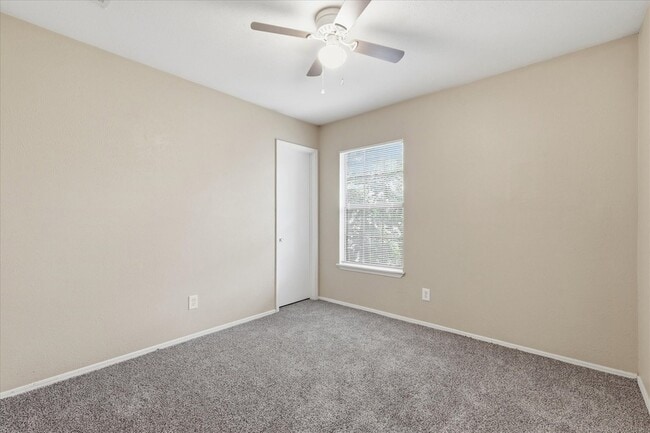 Building Photo - 6733 Dandelion Dr