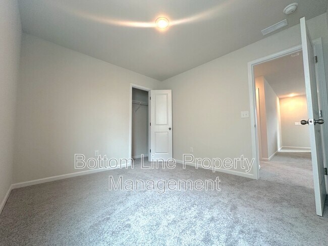 Building Photo - 5336 Small St