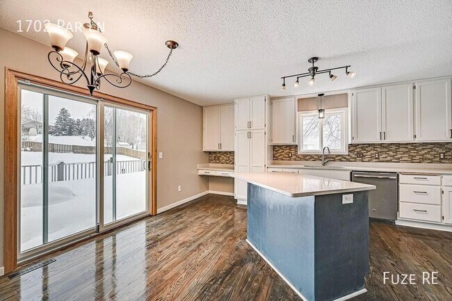Building Photo - 1702 Par Ln