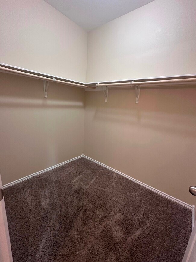 Building Photo - 5519 Shorthorn Dr