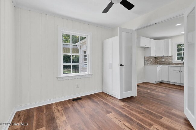 Building Photo - 631 Park Ave