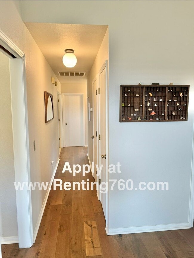 Building Photo - Charming 3 Bedroom 2 Bathroom Home In The Highly Desired Juniper Terrace Neighborhood!!