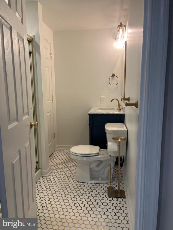 Building Photo - 233 Birchwood Dr