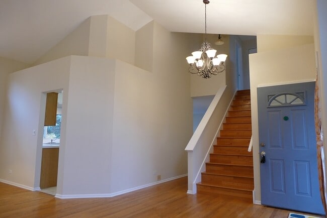 Building Photo - 2052 Spice Cir