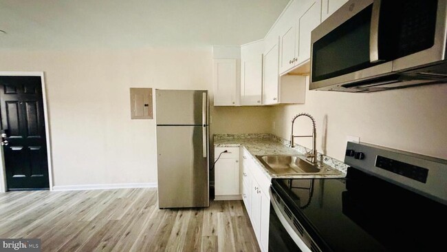 Building Photo - 515 Broadway St