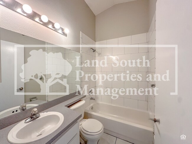 Building Photo - 2818 Timbercrest Pl