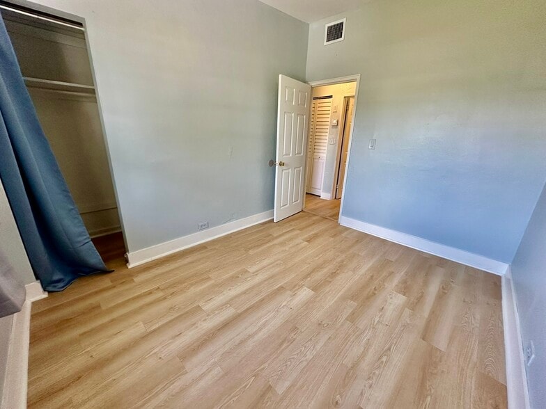 Building Photo - 15920 Bunche Park School Dr