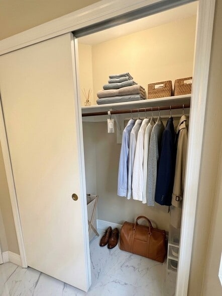 Building Photo - 355 Springdale Dr